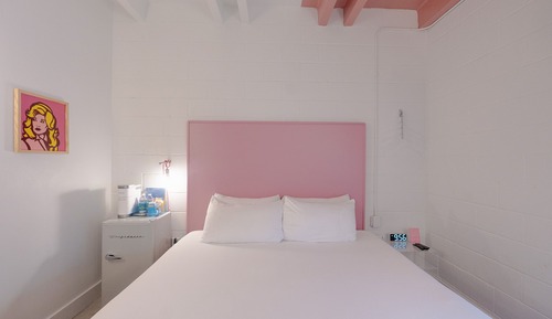 Room 311: Cozy King
