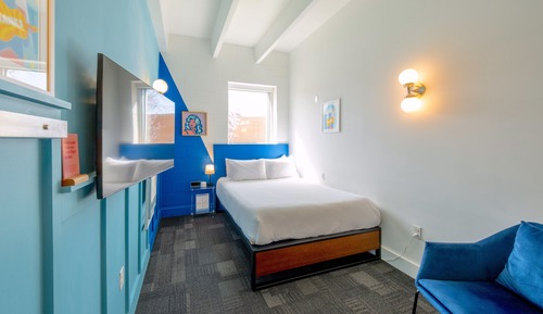 Room 213: Classic Queen
