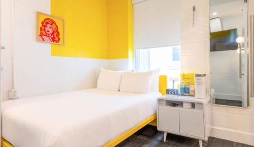 Room 218: Cozy Full
