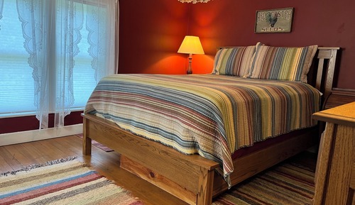 Comfort Room (Burgundy)