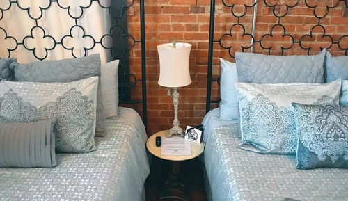 Luxury Studio, 2 Queen beds (305)