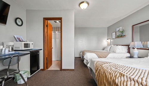 2 Queen Beds, River View, Upper Level