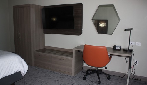 Standard Room, 1 King Bed, Accessible (Comm, Mobil, Accessible Tub)