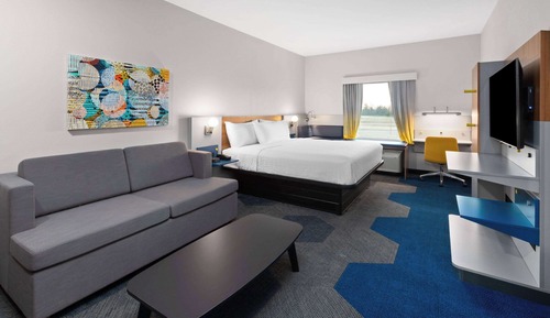 Deluxe Suite, 1 King Bed with Sofa bed, Non Smoking, Kitchenette
