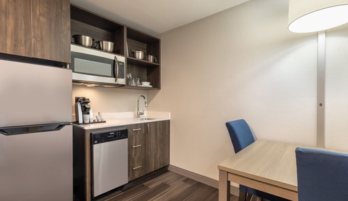 Suite, 2 Queen Beds (Dining Area)