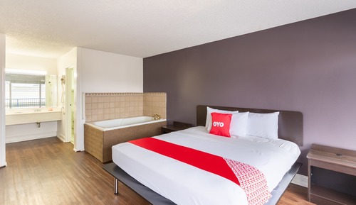 Premium Room, 1 King Bed, Jetted Tub