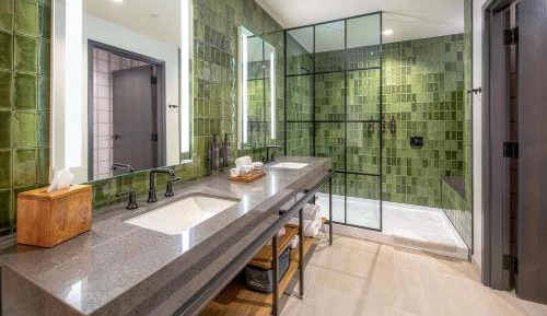 One-Bedroom Corner Suite with One King Bed and Partial River View