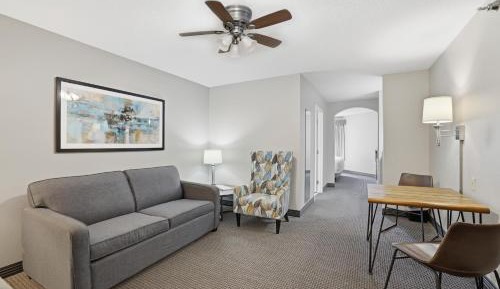 Premier King Suite - Non-Smoking