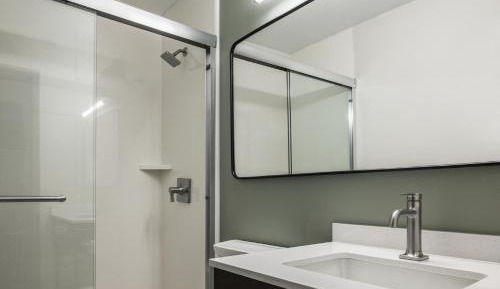Luxury Room 2 Queens Non- Smoking Newly Renovated 