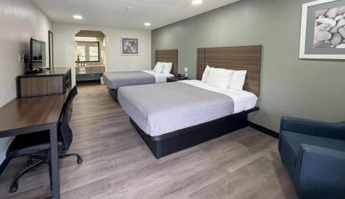 Queen Room with Two Queen Beds - Non Smoking
