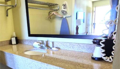 King Bed - Pet Friendly