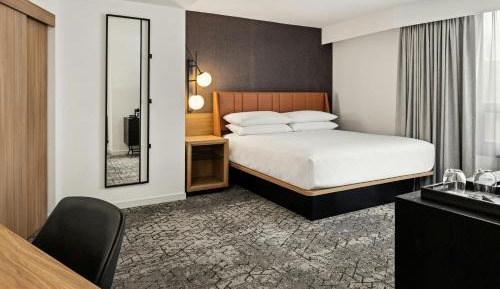 King Suite with Sofa Bed - Club Lounge Access