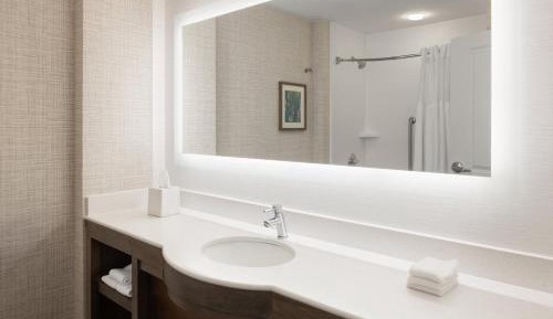 King Suite with Lake View