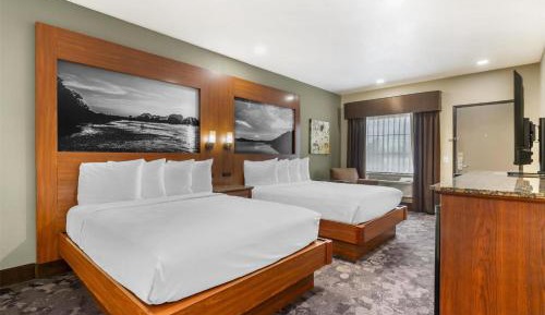 Queen Room with Two Queen Beds and Mobility Accessible Roll-In Shower