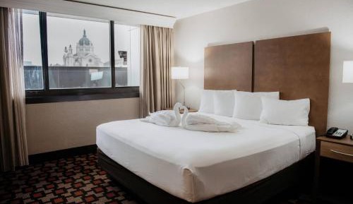 King Room with Roll-in Shower - Disability Access/Non-Smoking