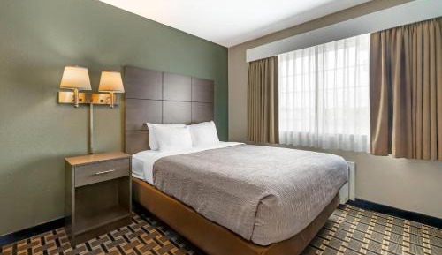 Queen Room with Sofa Bed - Accessible/Non-Smoking