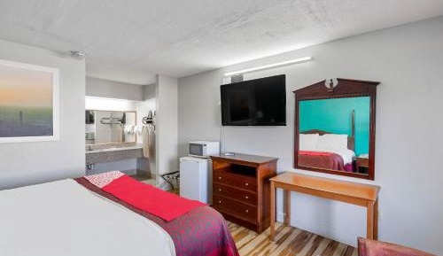 King Bed Smoking