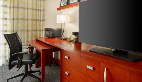 One-Bedroom King Suite with Sofa Bed 