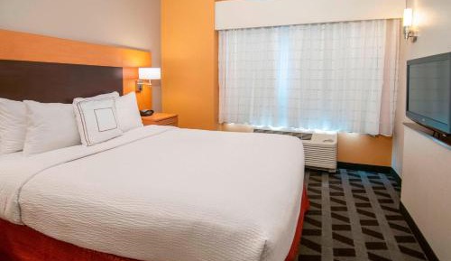 One-Bedroom Queen Suite with Sofa Bed - Hearing Accessible