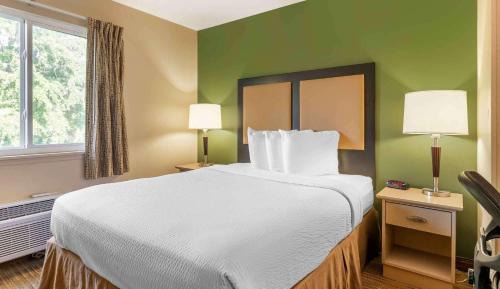 1 QUEEN BED | NON-SMOKING, KITCHEN, SOFA-BED
