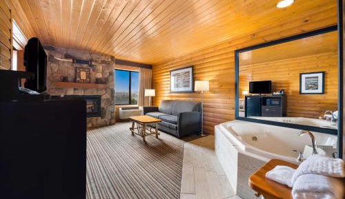 Queen Room with Sofa Bed, Spa Bath and Fireplace - Theme Room/Non-Smoking