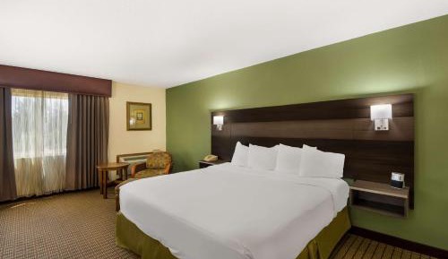 King Suite with Sofa Bed, Spa Bath and Living Room - Non-Smoking