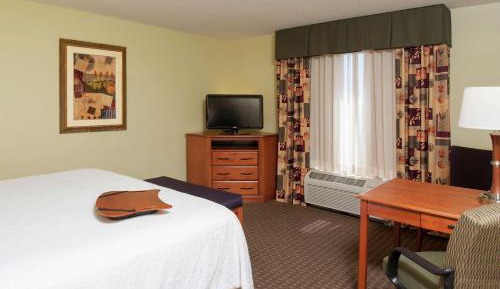 King Room with King Bed - Non-Smoking