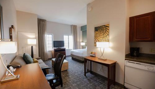 Queen Studio Suite