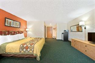 King Suite - Pet-Friendly/Non-Smoking