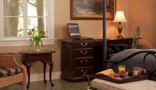 Deluxe King Suite