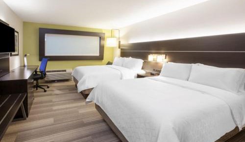 Standard Queen Room with Two Queen Beds and Mobility Accessible Roll-In Shower