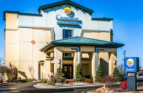 Springfield Hotel | Comfort Inn & Suites Springfield I-44