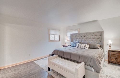 Campbellsport Cabin | NEW LISTING! Lakeview Cottage Retreat | Fire Pit | Grill