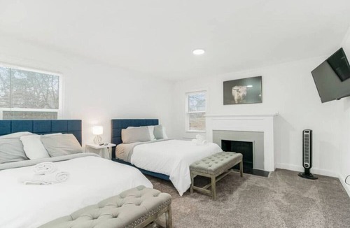 Kansas City House | 29) Perfect for large groups