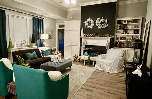 Prairieville Bed & Breakfast | Bed & Breakfast Stay with Brenda Bedroom with Bath in home