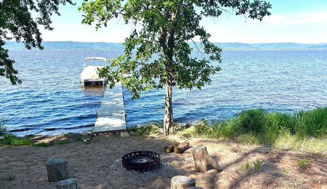 Waterfront Retreat, Sunset View, Family Friendly