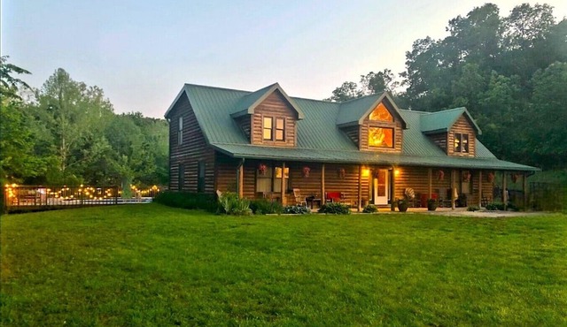 Custom Lodge in woods w/Private pool & Stocked Lake + walking trail, sleeps 24!