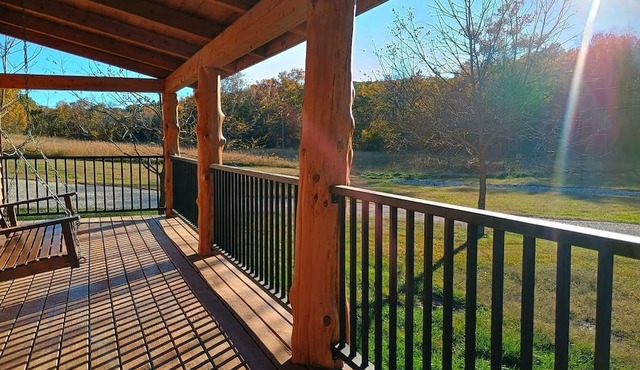 Peaceful Woodland Cabin with Balcony & Starry Nights in Steelville, Missouri