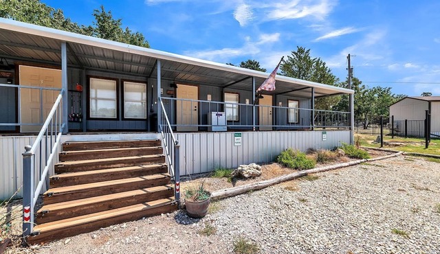 Private Lake Texoma Lodge Retreat with Fishing Pond and Group Suites, Kingston OK