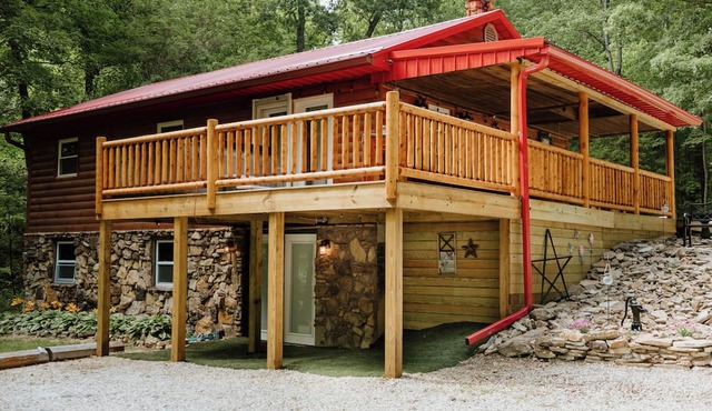 Lovely 4-bedroom cabin with AC in pleasant Shoals