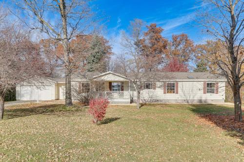 8 Mi to Dtwn Rochester: Peaceful Home w/Deck!